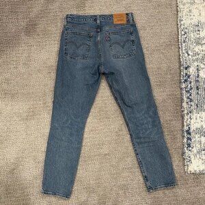 Levi’s Wedgie size 27
